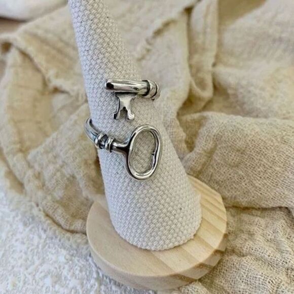 The Open Key Ring in silver - Picture 1 of 5